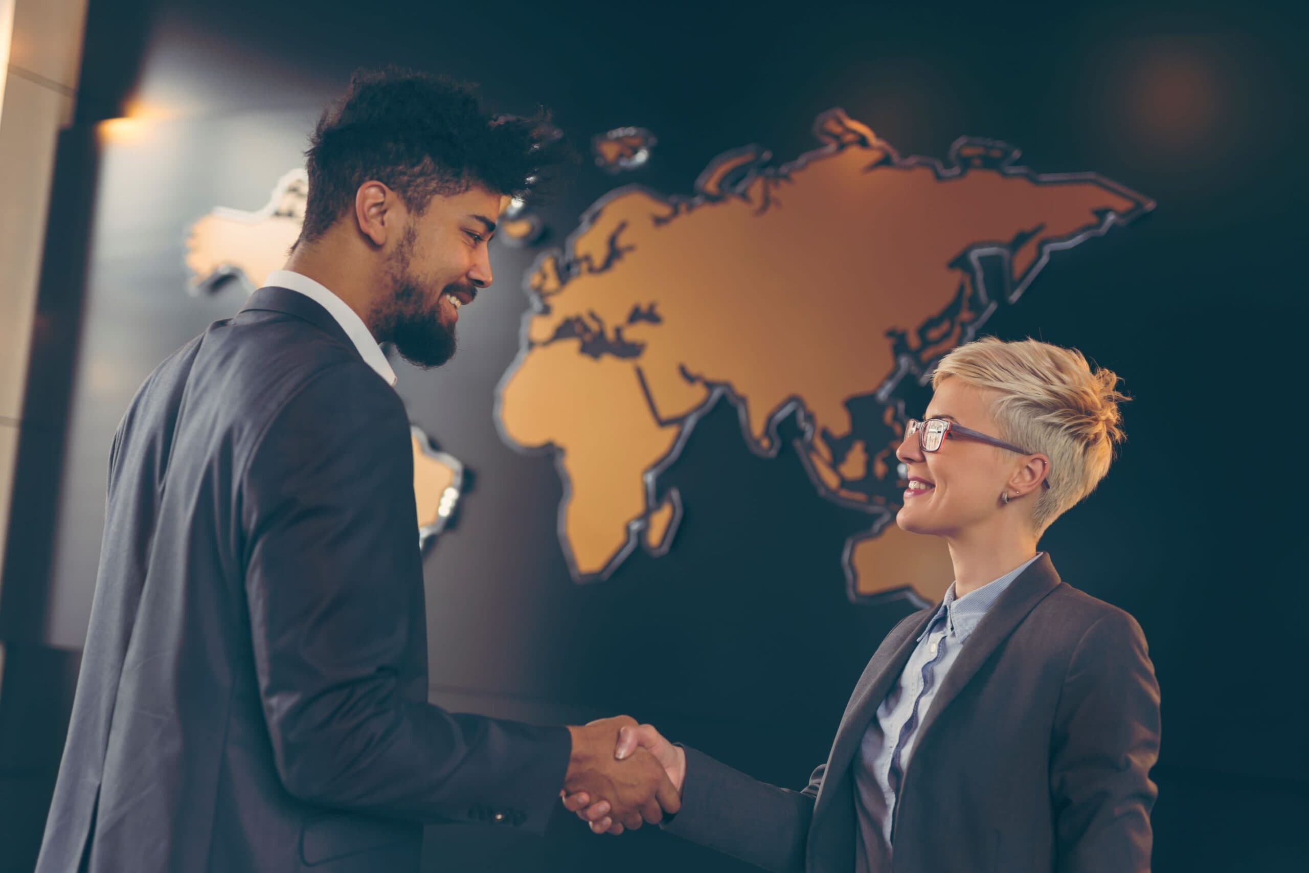 Controle de posições e pessoas globalmente para decisões eficientes em multinacionais